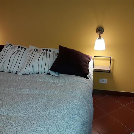 La Casa Di Flo Apartment Napoli Bagian luar foto