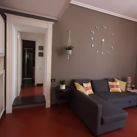 La Casa Di Flo Apartment Napoli Bagian luar foto