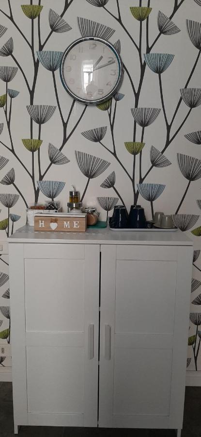 La Casa Di Flo Apartment Napoli Bagian luar foto