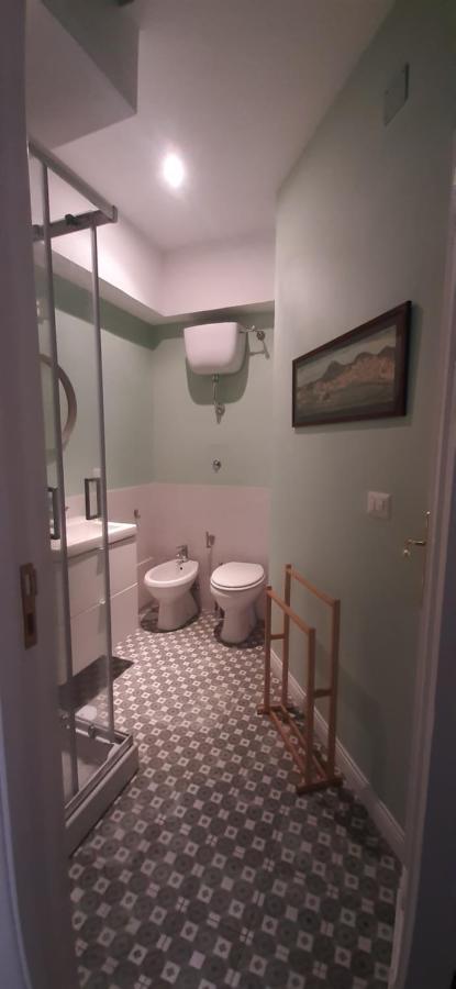La Casa Di Flo Apartment Napoli Bagian luar foto